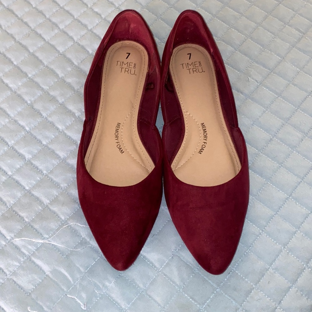 Gently Used Maroon Flats